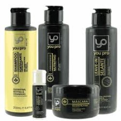 uma linha de produtos para cabelos com lisos.